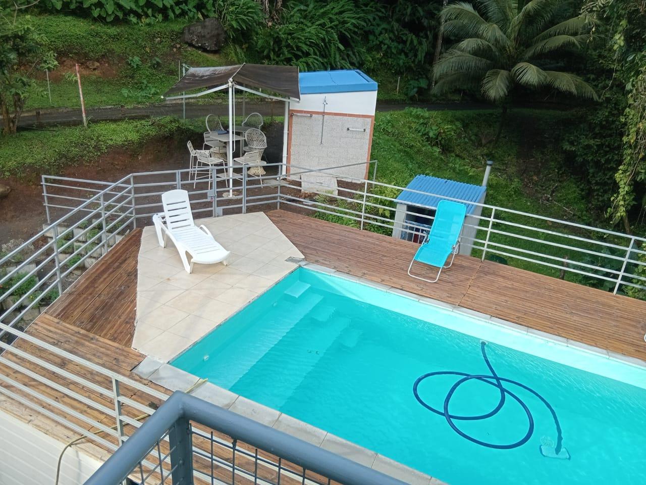 Piscine et terrasse - Le Vieux Hangar